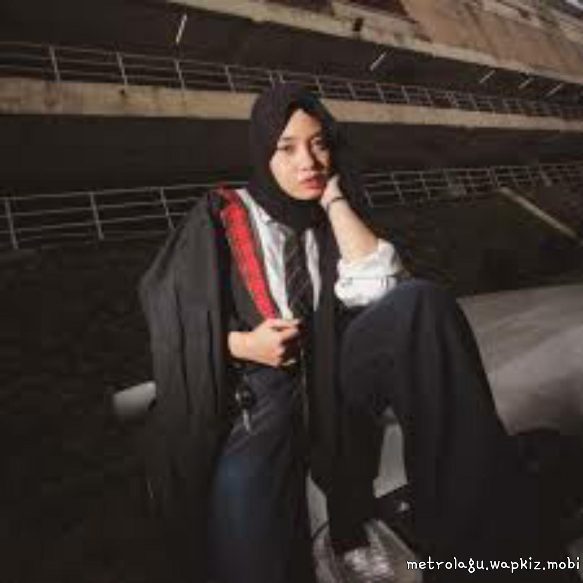 Hanin Dhiya - Biar Kusimpan Sendiri.mp3