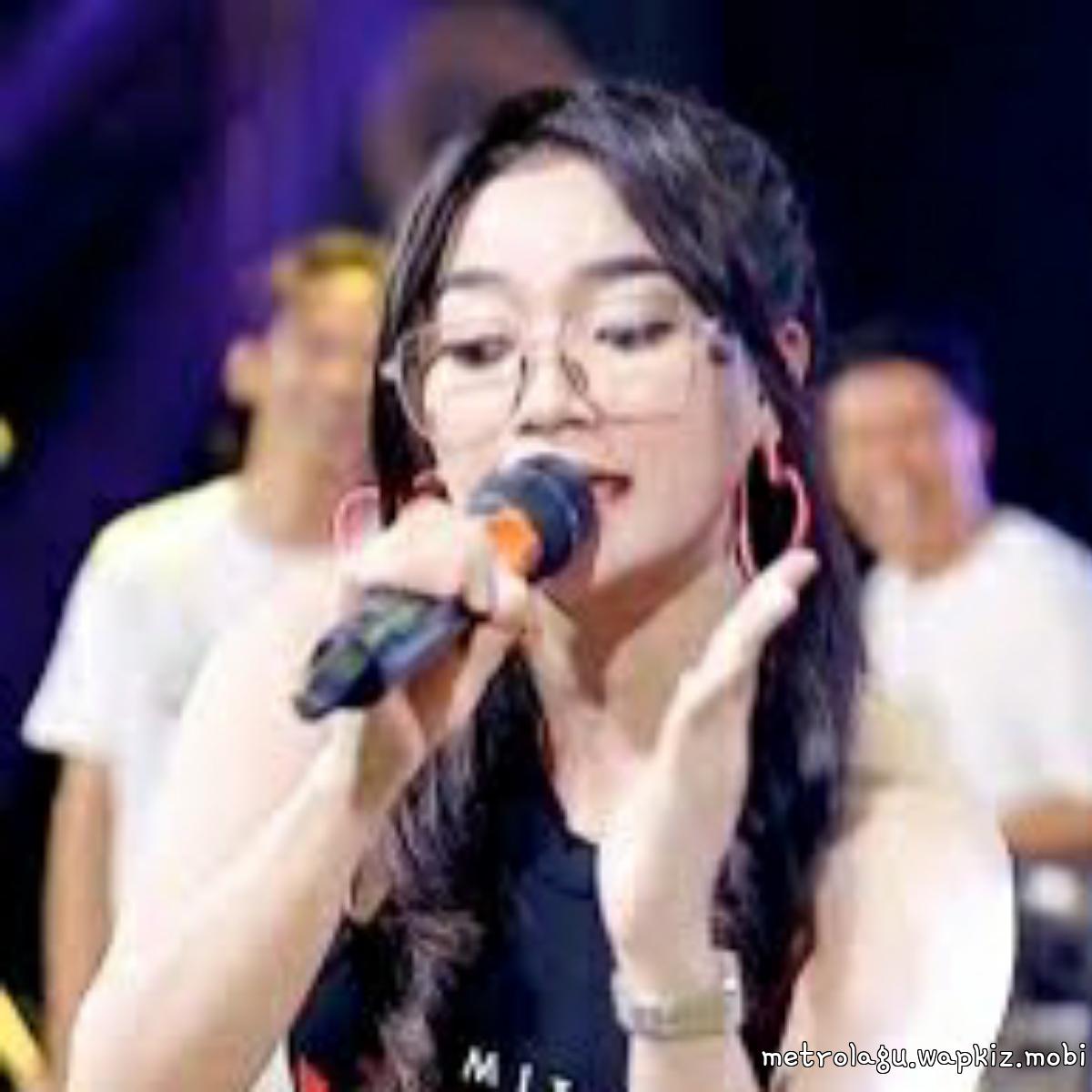 Yuni Yunel - Cinta Merah Jambu.mp3
