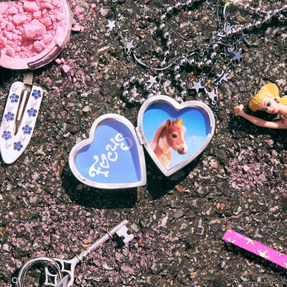 Hearts2Hearts - Blue Moon.mp3