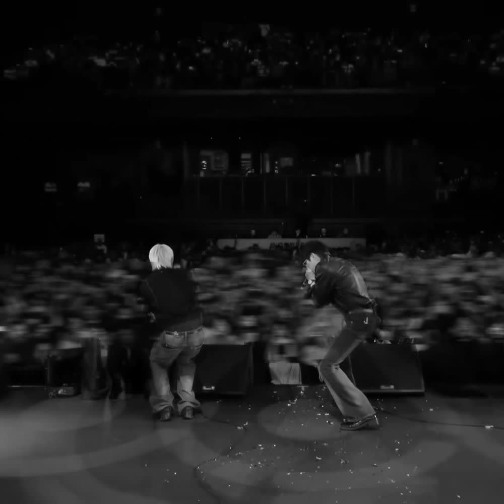 WING & Hiss - Walking Through the Bullets.mp3