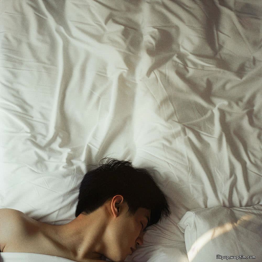 Llwyd - 이 밤을 평범히 낭비하지 말아요 (No Ordinary Night).mp3